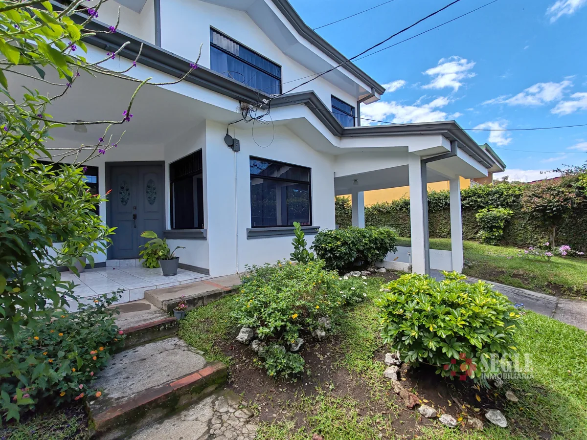Casa con Uso de Suelo Mixto en Venta – San Rafael de Escazú