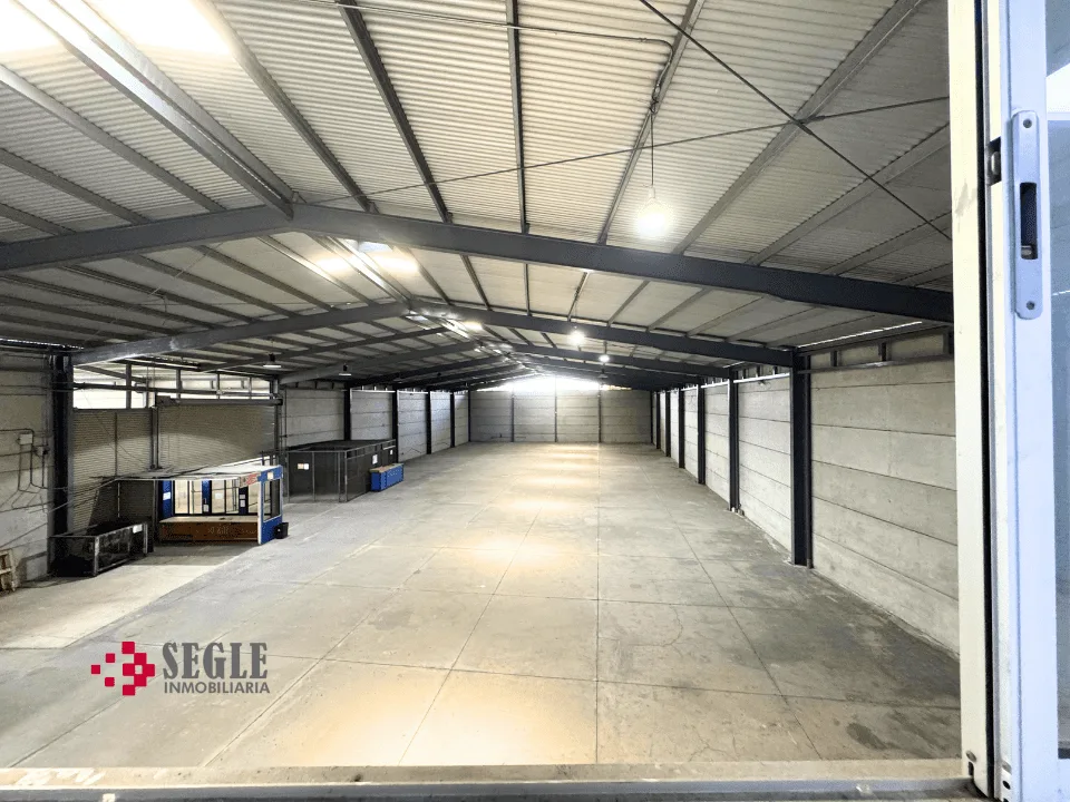 Venta o alquiler de bodega con local Comercial en Puntarenas