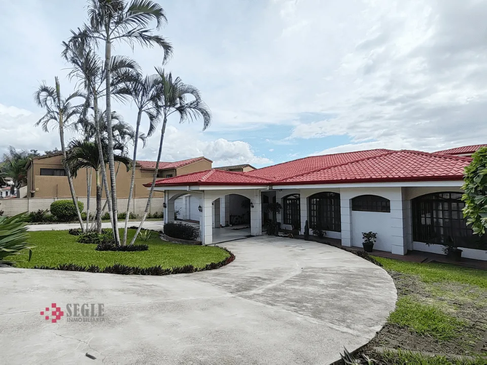 Casa de una planta en venta, Pozos Santa Ana