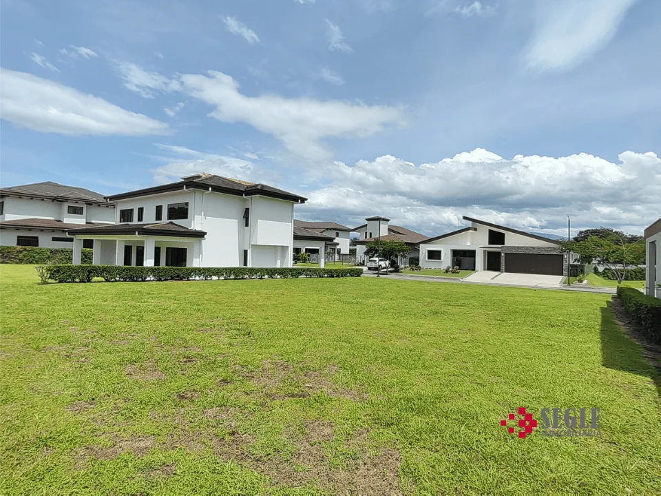 Venta de lote en condominio, Santa Ana, Río Oro.