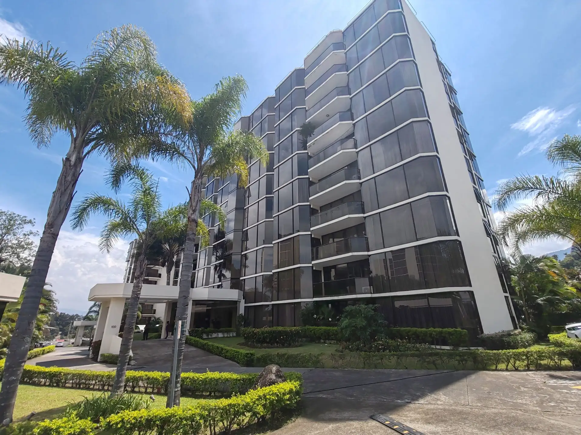 Apartamento en venta o alquiler, Escazú Bello Horizonte.