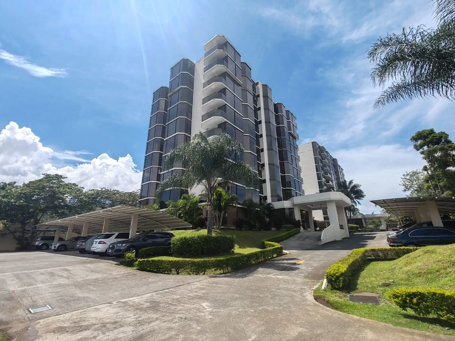Apartamento en alquiler o venta, Escazú, Bello Horizonte.