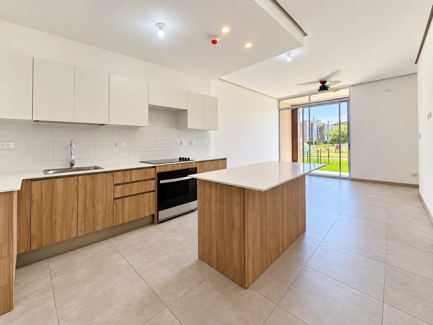 Apartamento en alquiler en Condominio Vistas de la Colina, Santa Ana Centro
