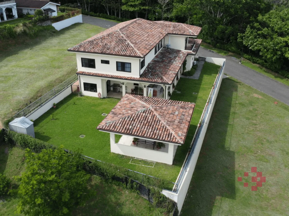 Casa en venta, Brasil de Santa Ana.