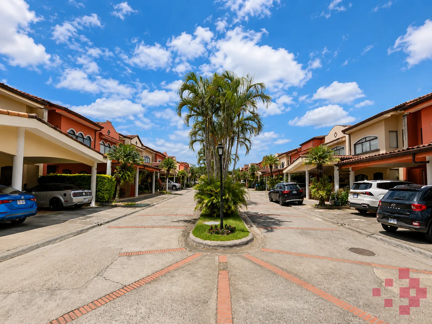 CASA EN VENTA EN LINDORA, SANTA ANA