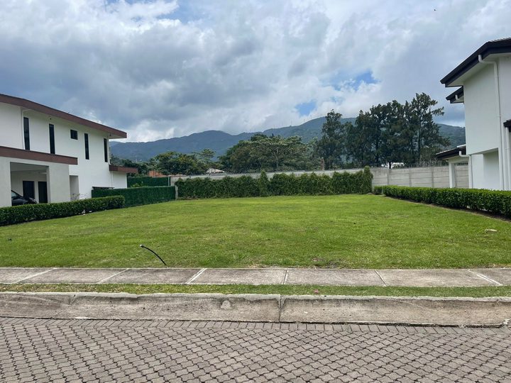 Venta de lote en condominio, Santa Ana, Río Oro.