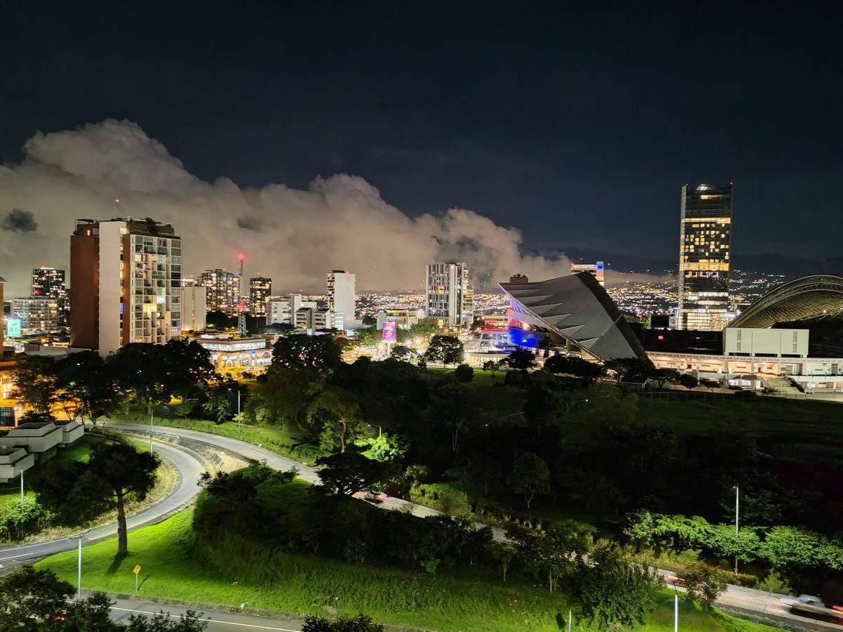 Apartamento de lujo en venta o alquiler, La Sabana, San José.