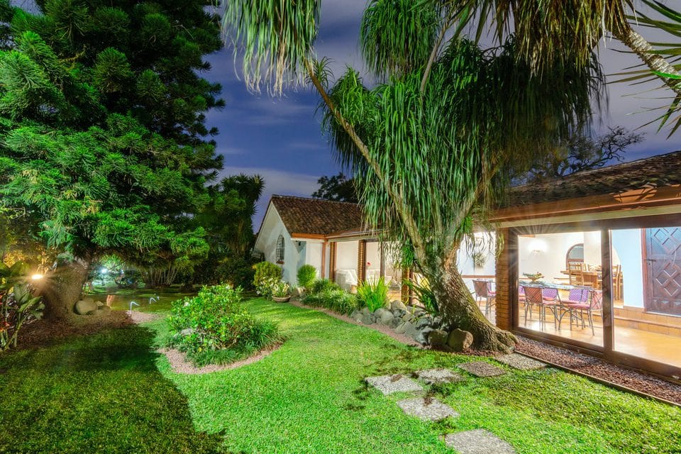 Venta de casa en Escazú, San Rafael, por plaza Maynard