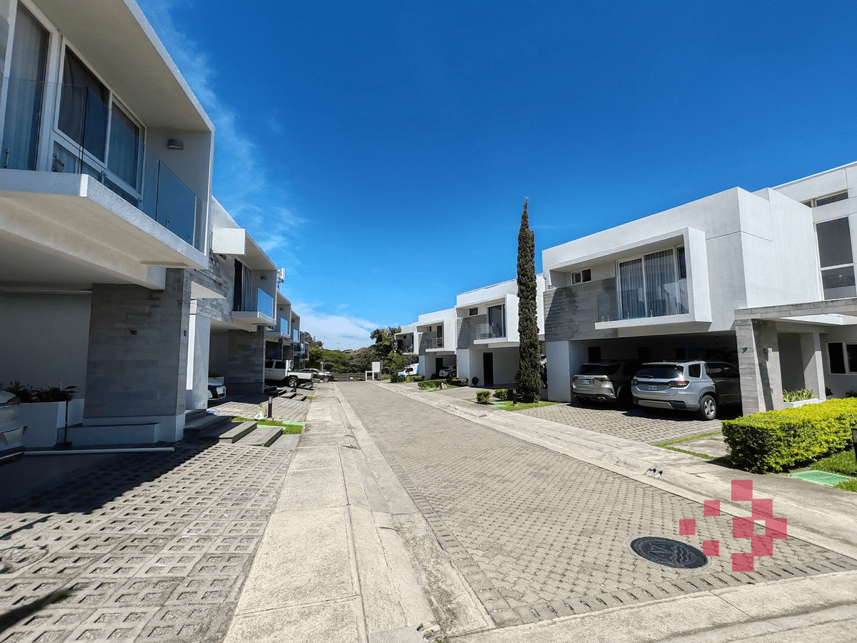 Casa en venta, Escazú, Guachipelín Norte.