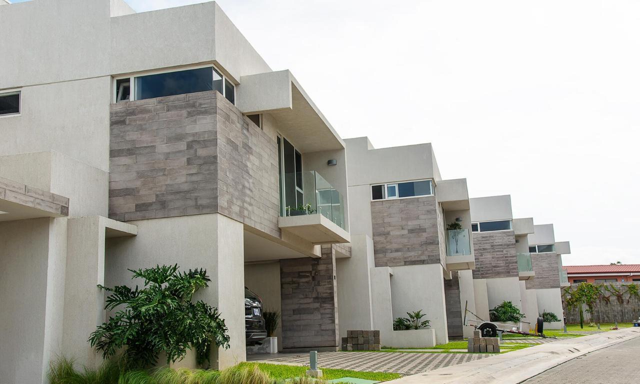 Casa en alquiler, Escazú, Guachipelín Norte.