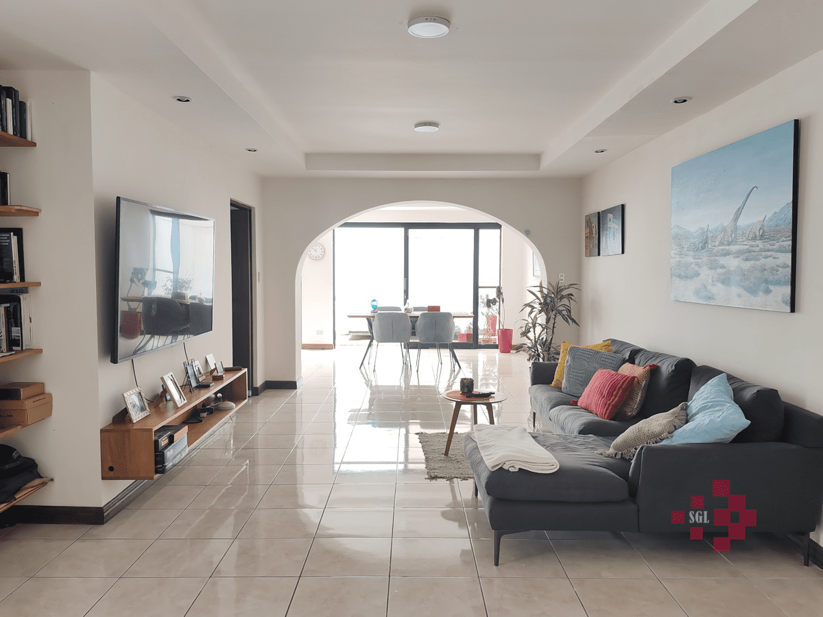 Casa duplex en venta, Curridabat, por Plaza del Sol.