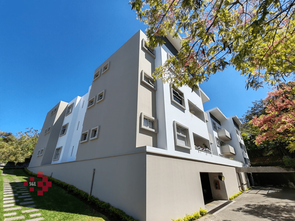 Apartamento con jardín en venta, Pozos de Santa Ana.