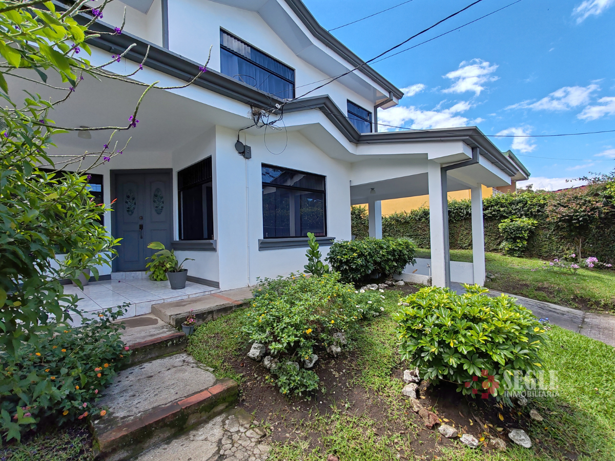 Casa con Uso de Suelo Mixto en Venta – San Rafael de Escazú