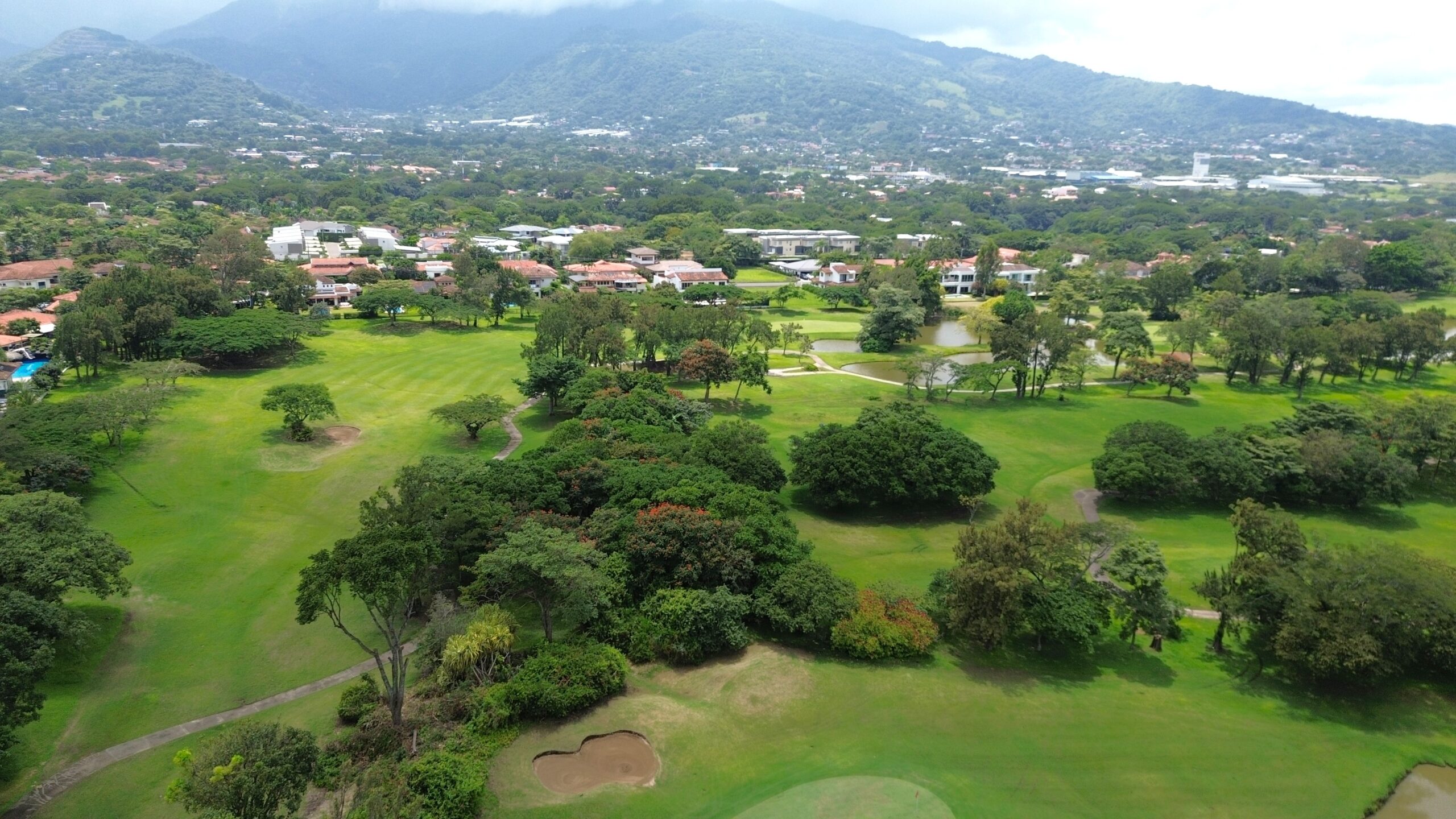 Casa de una planta en Valle del Sol, Santa Ana.
