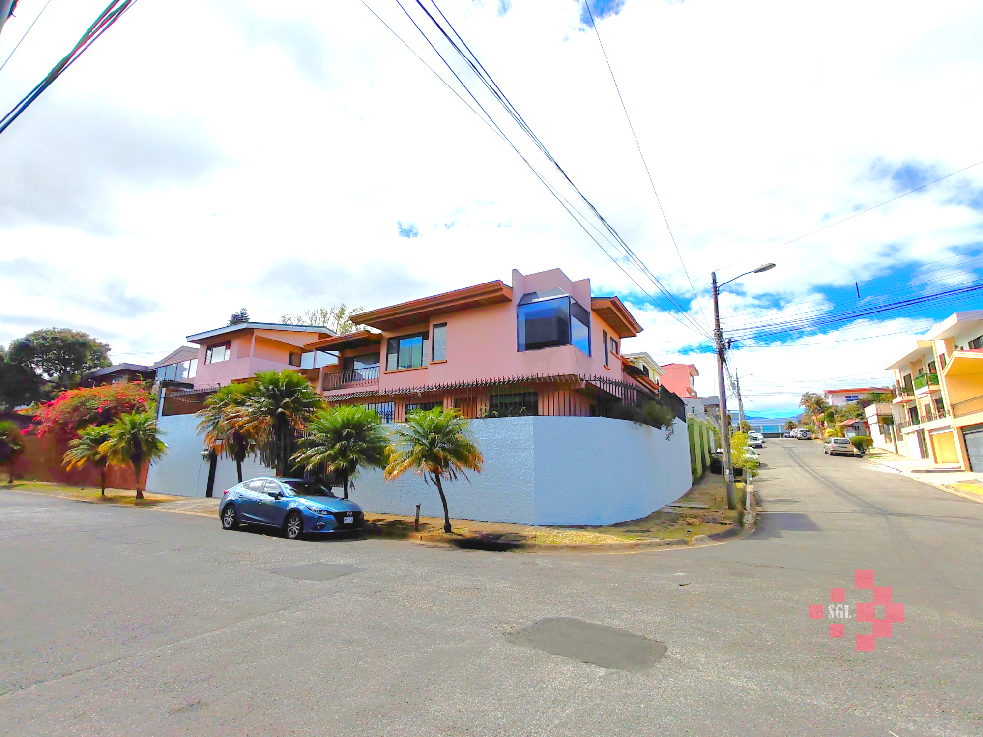 Casa con 3 apartamentos en venta, Rohrmoser, San José.