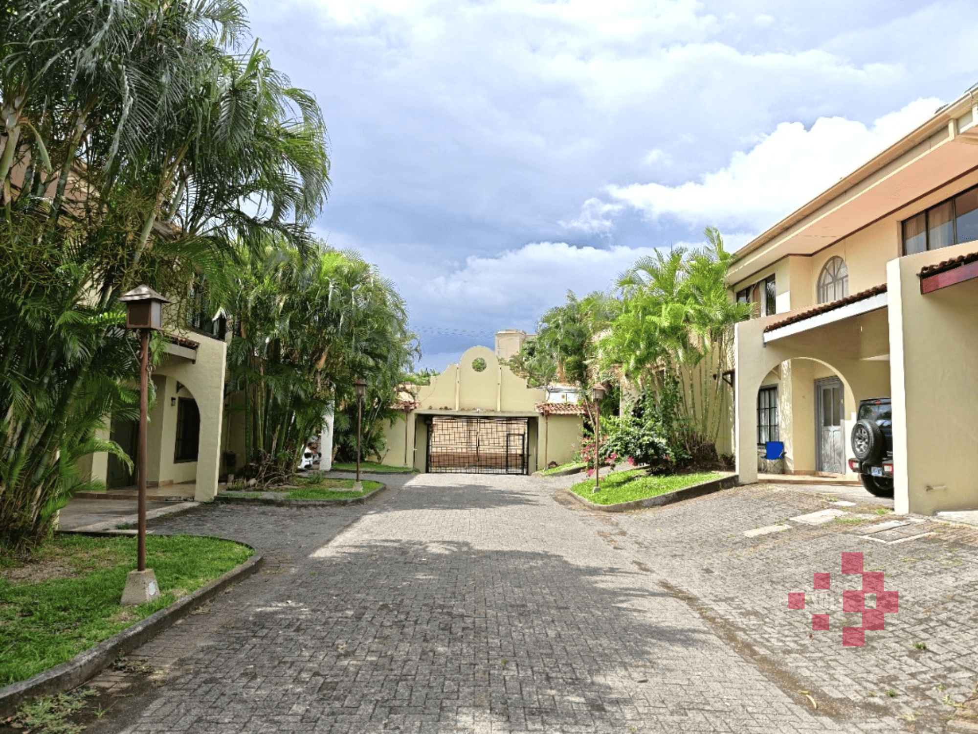 Casa en alquiler o venta, Guachipelín de Escazú, por Distrito 4