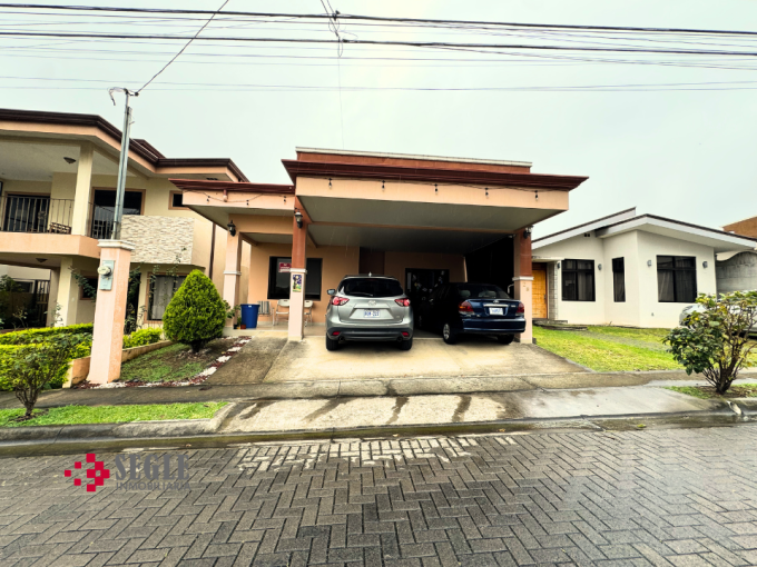 Casa de una planta en venta, Alajuela, por el aeropuerto JSM.